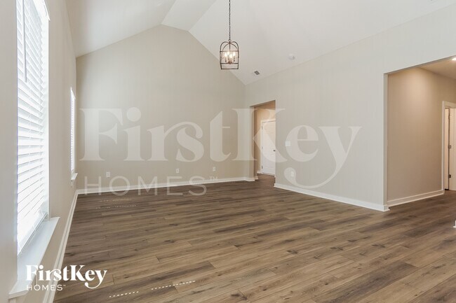 Foto del edificio - 350 S Pine Dr