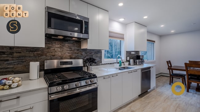 Building Photo - 40221 Garibaldi Way