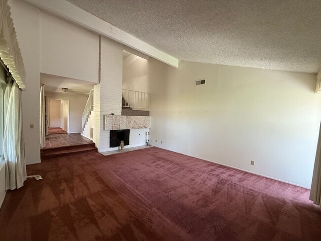 Building Photo - BEAUTIFUL 4 BEDROOM 3 BATH HOME