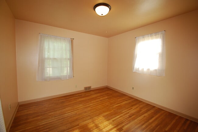 Bedroom - 1609 6th St