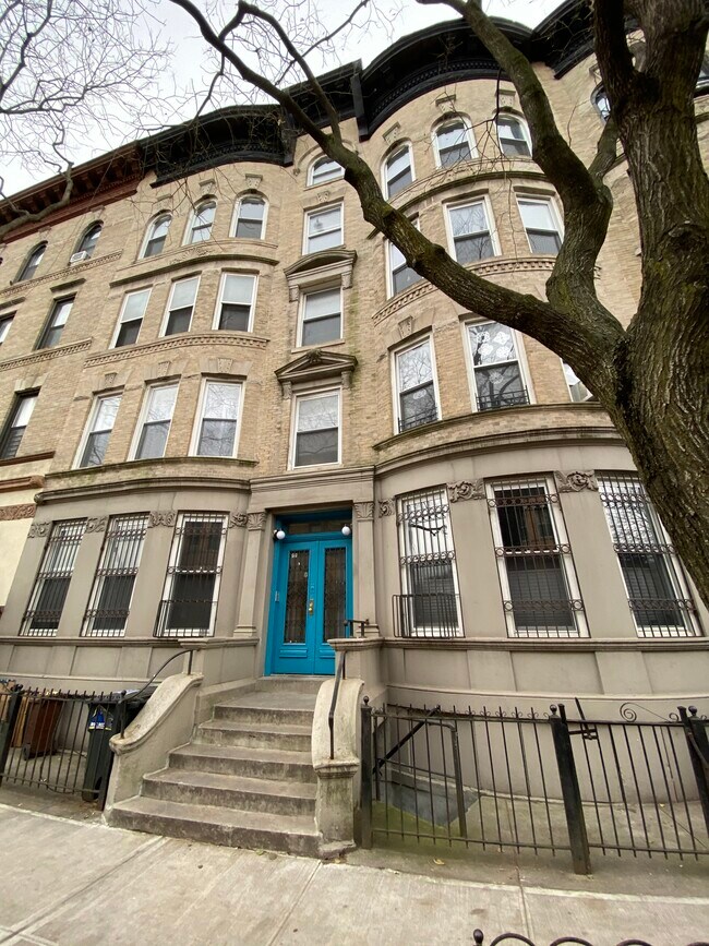 Building Photo - 470 15th St