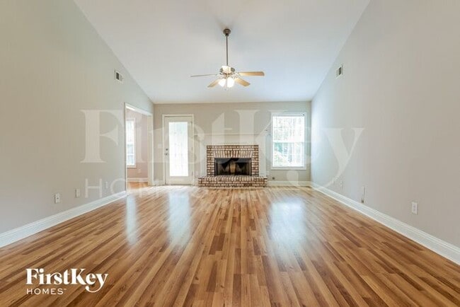 Building Photo - 1306 Golden Way
