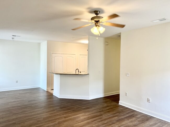 Foto del edificio - 43225 Creek Cir