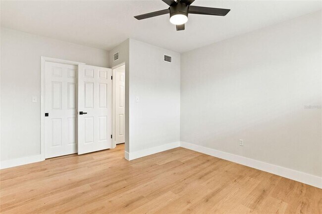 Building Photo - 300 S Nimbus Ave