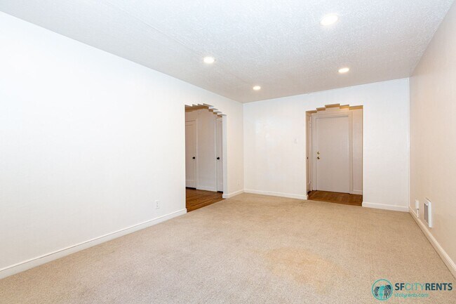 Foto del edificio - Marina: 1 Bedroom Garden Apartment w/ Private Patio