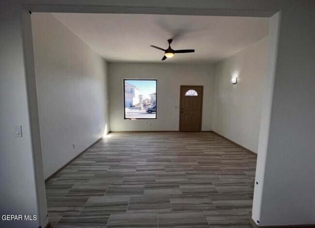 Foto del edificio - 617 Cedarwood Ave