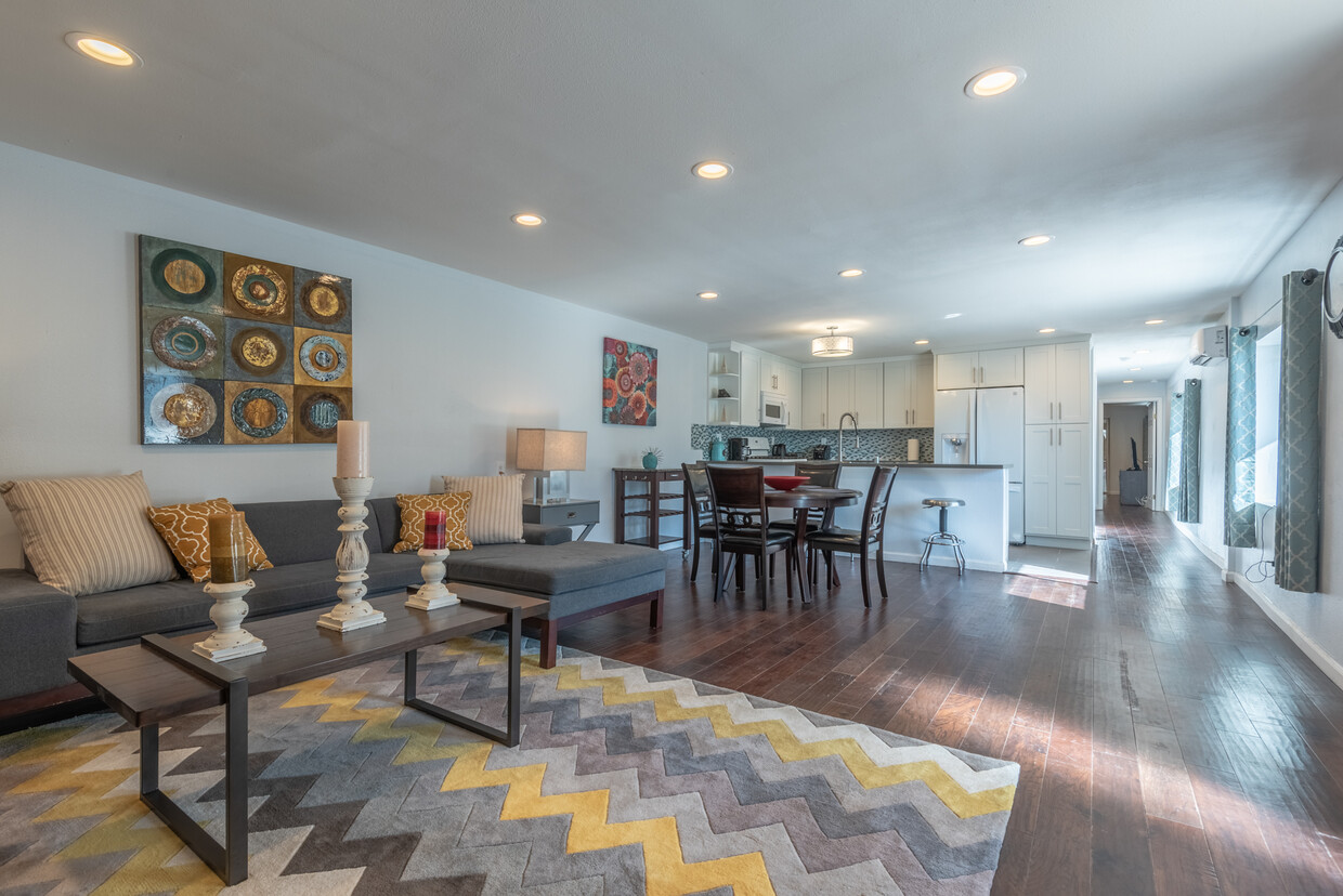 living room - 3615 Sunswept Dr