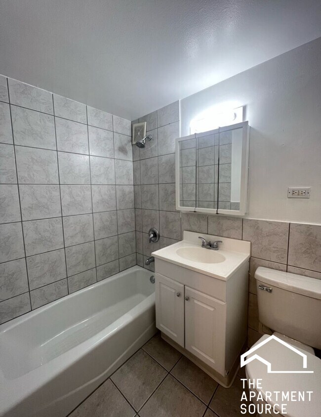 Foto del edificio - 4180 N Marine Dr