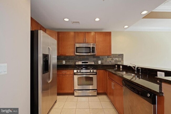 Foto del edificio - 8191 Strawberry Ln