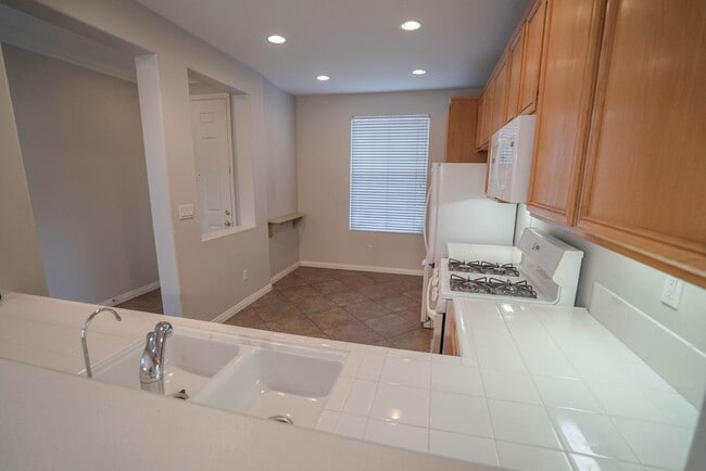 Building Photo - COMING SOON! 3 Bedroom Home in Santa Clarita.