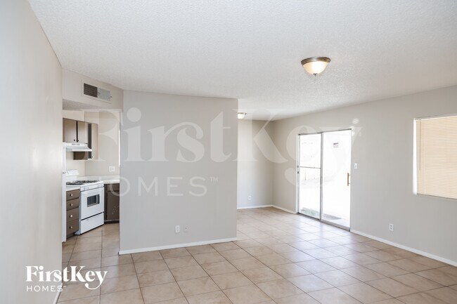 Foto del edificio - 5265 Saratoga Dr