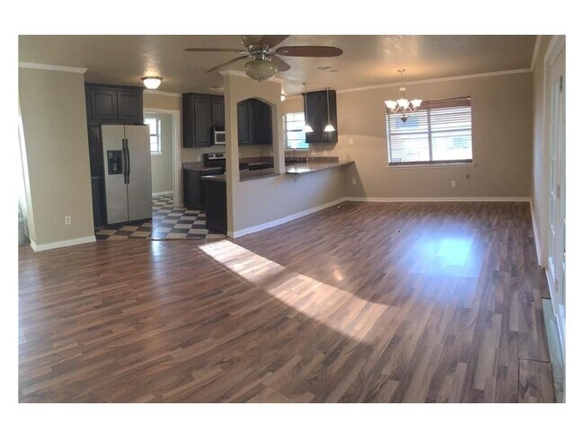 Building Photo - 508 Ovilla Rd