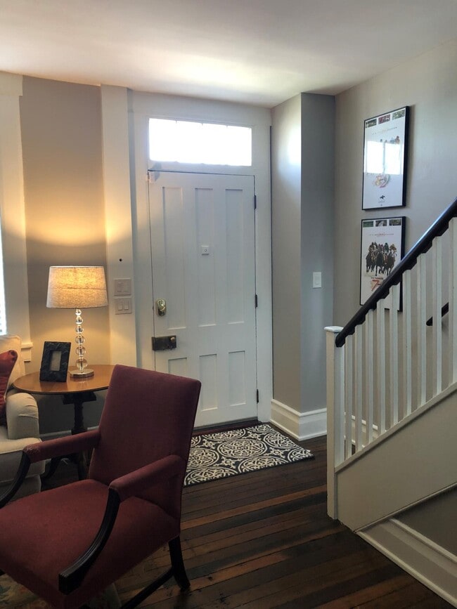 Building Photo - 422 S Mill St