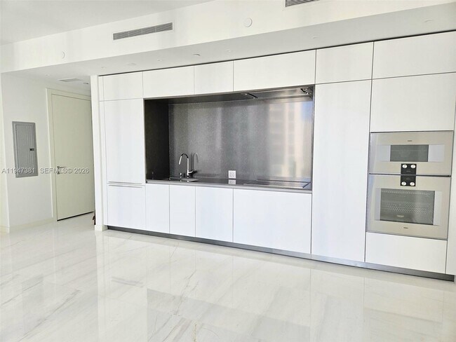 Foto del edificio - 300 Biscayne Blvd Way