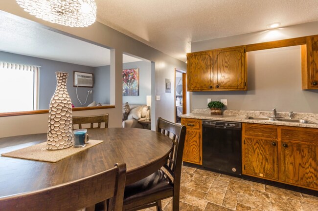 Foto del edificio - 4308 E 26th St