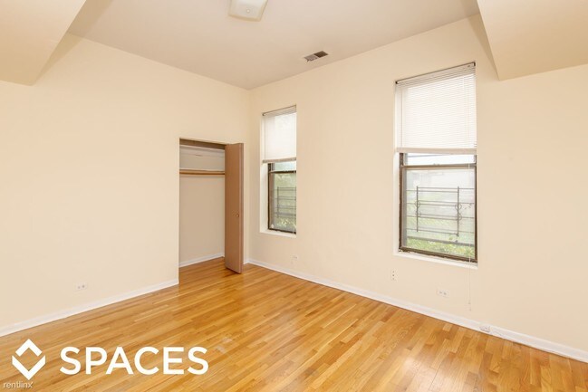 Building Photo - 933 W Fletcher St