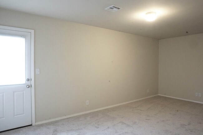 Building Photo - RSI 5613 - 5615 (EM*)