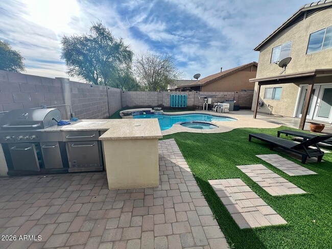 Foto del edificio - 2721 S 108th Ave