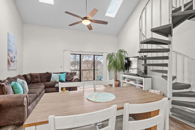 Building Photo - 1920 Bent Grass Dr