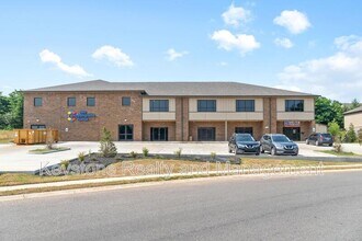 Building Photo - 138 Center Pointe Dr