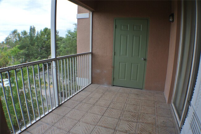 Foto del edificio - 6902 W Sample Rd