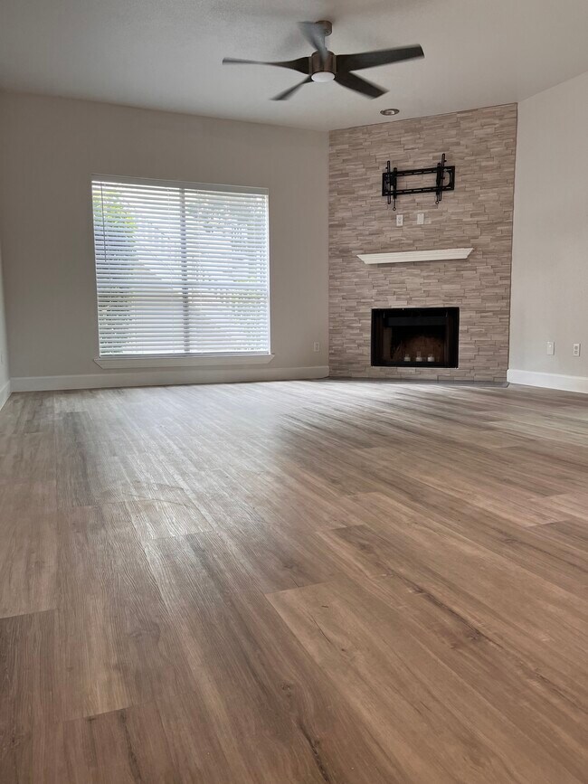Building Photo - 2450 Wickersham Ln