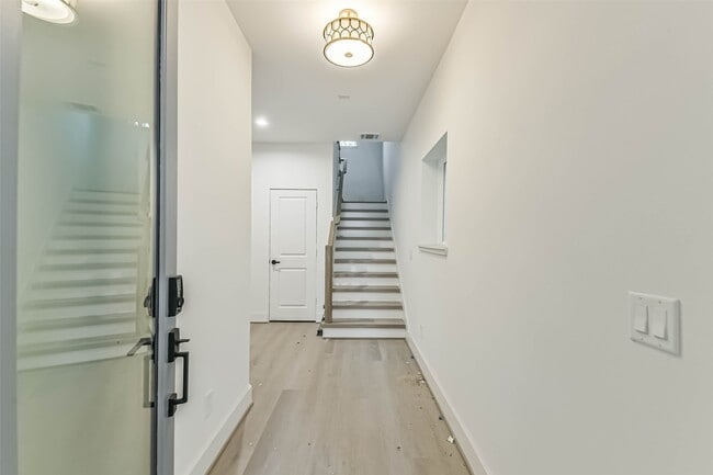 Foto del edificio - 7709 Earl Rudder Wy