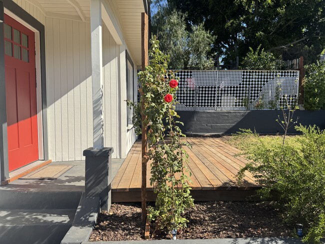 Building Photo - 1819 N Alvarado St