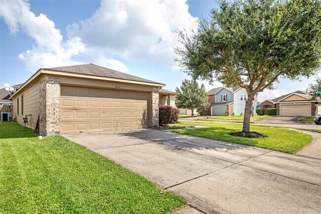 Building Photo - 9415 Shaded Pines Dr