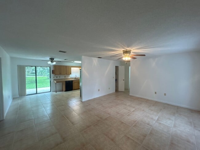 Building Photo - Beautiful 3 Bedroom Home Just Steps from L...