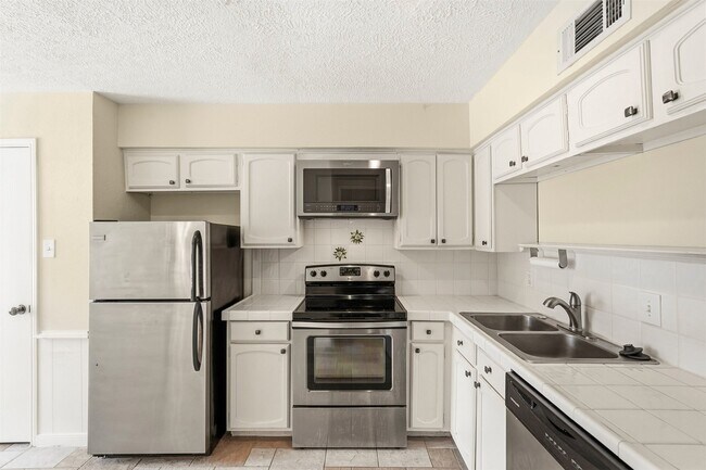 Foto del edificio - 496 N Post Oak Ln