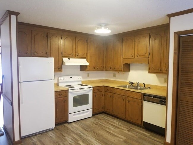 Building Photo - 117-B E John St