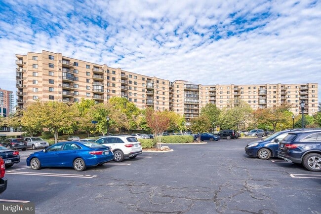Building Photo - 8360 Greensboro Dr