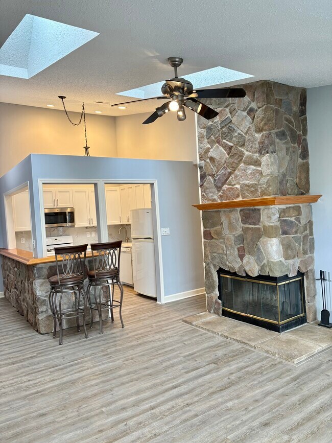 Foto del edificio - 497 Witney Ct