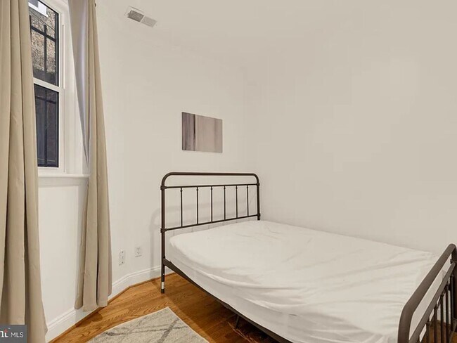 Foto del edificio - 1835 Mintwood Pl NW