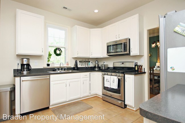 Building Photo - 3 br, 2.5 bath House - 113 Running Fox Lane