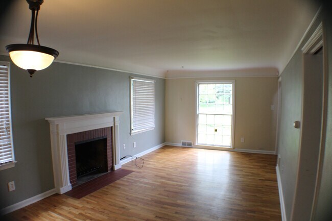 Foto del edificio - Available Now! College Cultural Area!