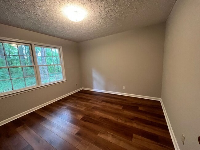 Foto del edificio - 686/688 Old Summerville Rd