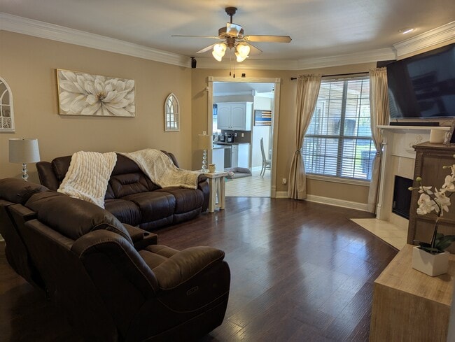Building Photo - 405 Heritage Dr