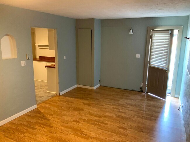 Foto del edificio - 2868 Bailey Ln