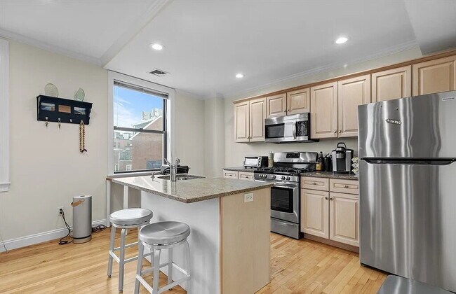 Foto del edificio - Bright & Spacious Unit with Natural Light