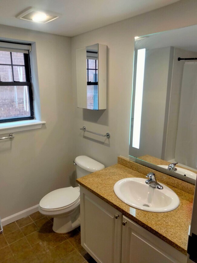 Building Photo - 52 Imlay St