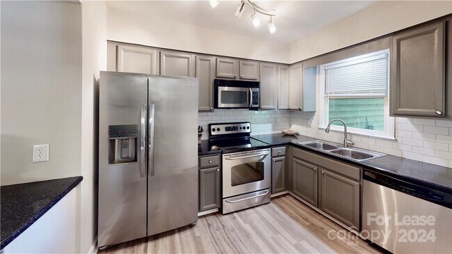 Foto del edificio - 3437 Colony Crossing Dr