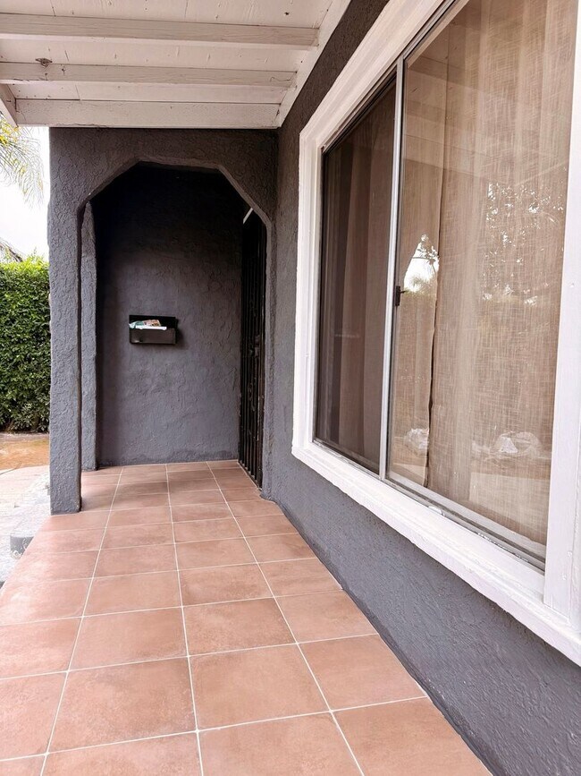 Building Photo - 3659 6th Ave