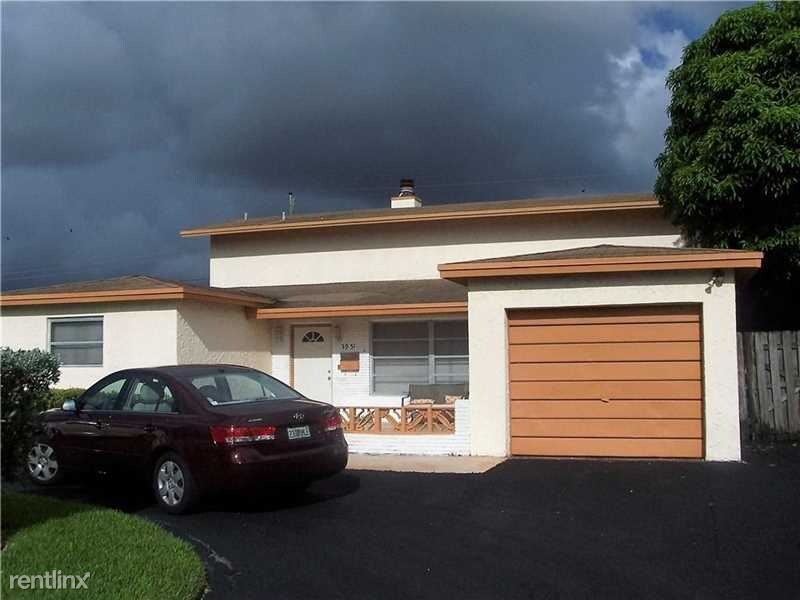 Building Photo - 3951 NW 33rd Ave