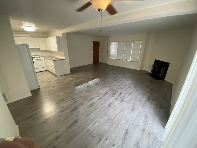 Building Photo - 1117 Havenhurst Dr