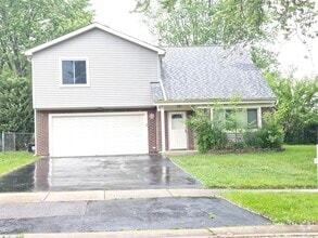 Building Photo - 571 White Birch Rd