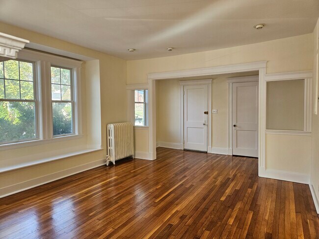 Building Photo - 22 Castleton St