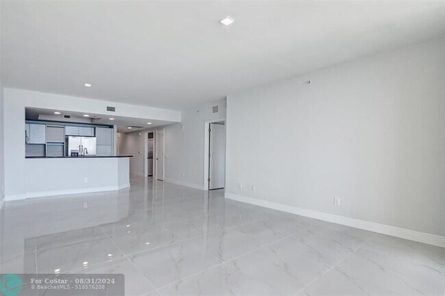 Foto del edificio - 2650 Lake Shore Dr