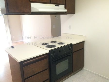 Building Photo - 2 Bedroom Duplex